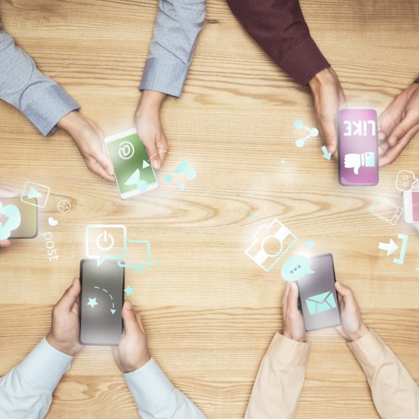 Professionals-using-social-media